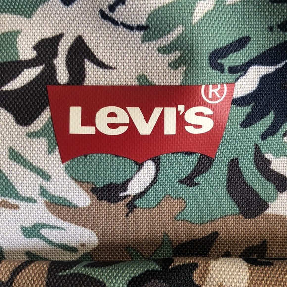 LEVI’S 14” LAPTOP CAMOUFLAGE BACKPACK - Picture 4 of 15